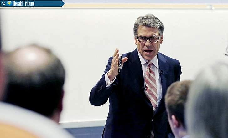Former Texas Gov. Rick Perry joined nearly two dozen other lobbyists in Tallahassee at the start of this year's legislative session on a mission to change Florida's dental care program for poor children. HERALD-TRIBUNE ARCHIVE