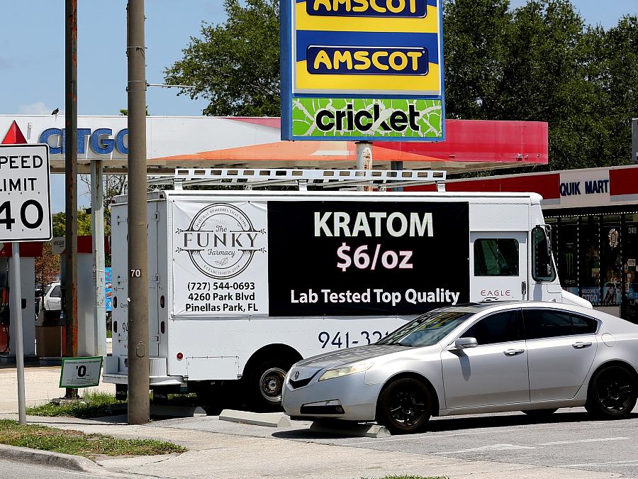Image of truck selling Kratom