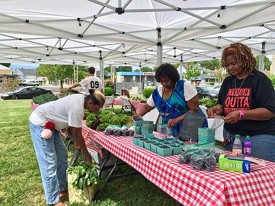 Volunteers set up a Fresh Stop Market in the Parkland neighborhood. Volunteers set up a Fresh Stop Market in the Parkland neighborhood.