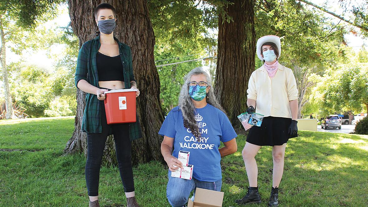 FROM LEFT, HARM REDUCTION COALITION VOLUNTEERS KATE GARRETT, DENISE ELERICK AND DANI DRYSDALE. FROM LEFT, HARM REDUCTION COALITION VOLUNTEERS KATE GARRETT, DENISE ELERICK AND DANI DRYSDALE.