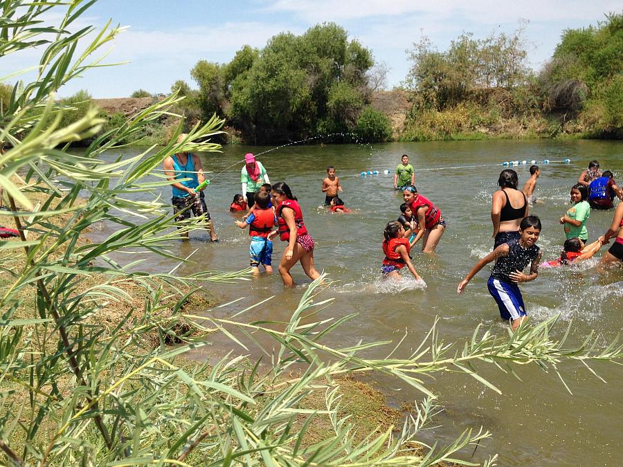 Kids play in the San Joaquin River. (Photo by Ezra David Romero/KVPR)