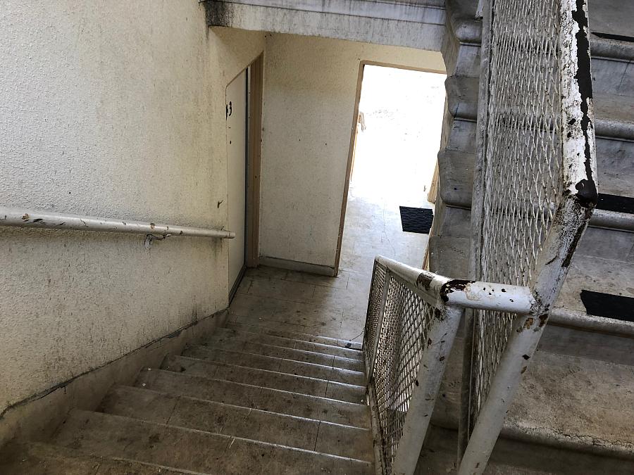 Why do low-wage workers in San Luis Obispo County live in crumbling apartments?
