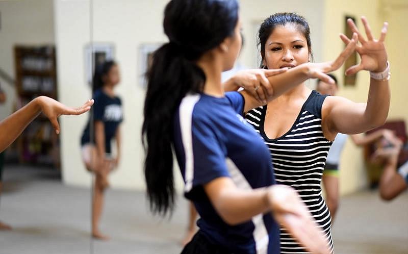 Community organizations like Khmer Arts Academy serve the Cambodian American population in Long Beach and Orange County.(Christina House / Los Angeles Times)