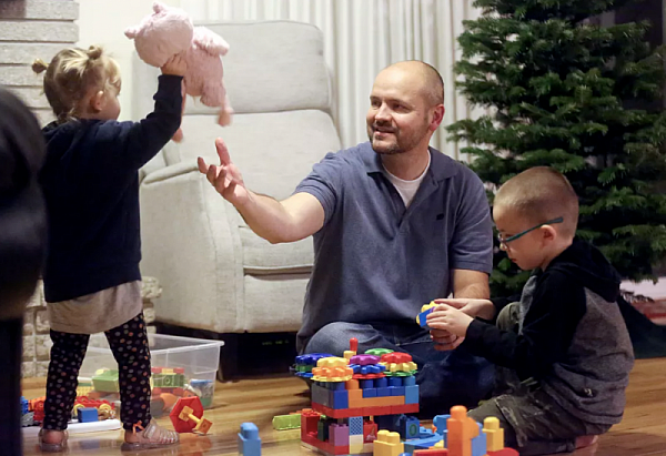 Dustin Wallis, a nonsmoker who has stage 4 lung cancer, plays with his children Annabelle and James at home in Cottonwood Heights, Utah, on Tuesday, Dec. 3, 2019. Kristin Murphy, Deseret News