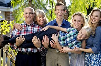 Bob and Teresa Stedman with children from left: Sam, 16, Olivia, 18, Heidi, 23, and Thomas, 10, in Lake Forest, CA on Sunday, November 24, 2019. The family has chosen a health care sharing ministry for its medical needs. (Photo by Mindy Schauer, Orange County Register/SCNG)