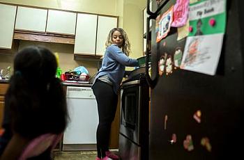 Latrelle Huff prepares dinner for her children. (Photo: Stephen B. Morton/USA TODAY)