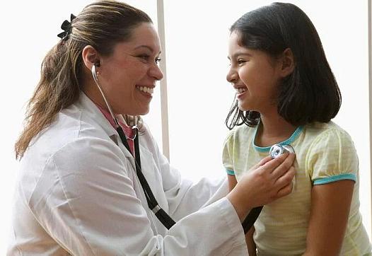 Healthcare worker performing ascultation on child using stethoscope