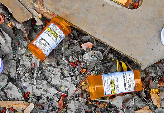 New guidelines urge doctors to actively manage painkiller addicts.