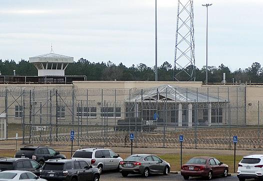 Civil rights groups sue state to protect inmates from deadly virus