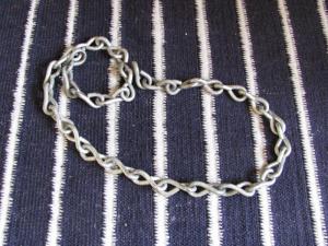 chain graphic, with bars